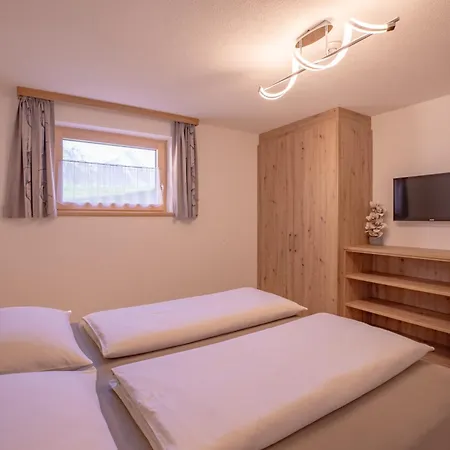 Haus Peter Falch Apartment Pettneu am Arlberg
