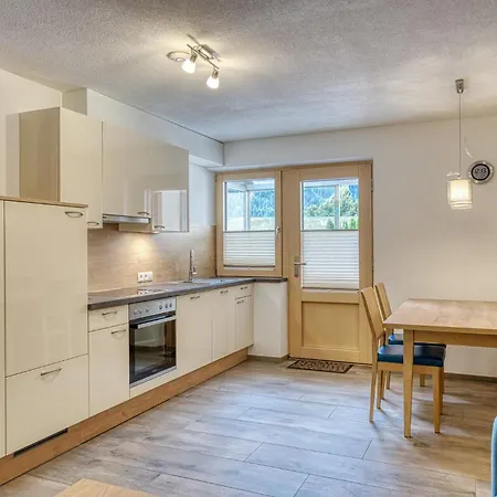 Haus Peter Falch 아파트 페트노이 암 아를베르크